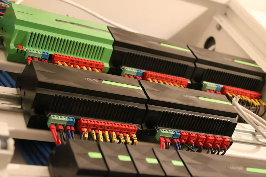 Loxone Automatisierung Bayreuth – Beschattung Beleuchtung Energiemanagement Greentechbau