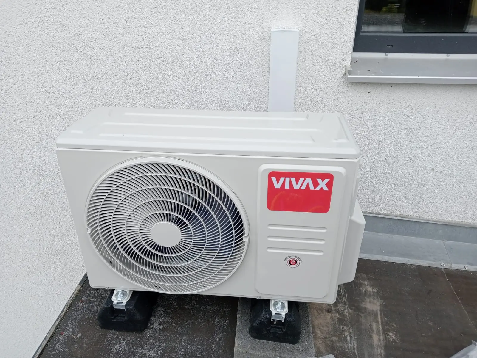 Vivax Multisplit Aichig – Truhengerät und Gray Mirror Installation Greentechbau